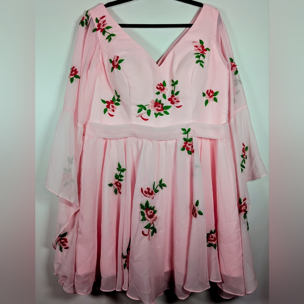 Elegant Pink Dress with Floral Embroidery